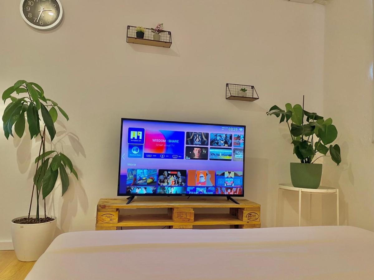 Lucas Central Oasis Studios Тирана Екстер'єр фото